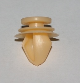 КРЕПЛЕНИЕ ОБШИВКИ ДВЕРИ ЛАРГУС