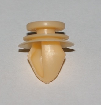 КРЕПЛЕНИЕ ОБШИВКИ ДВЕРИ ЛАРГУС фото 1