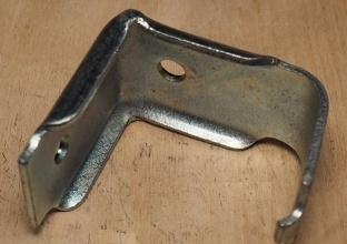 СКОБА КРЕПЛЕНИЯ ГЛУШИТЕЛЯ фото 1