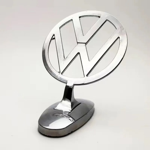 ЭМБЛЕМА НА КАПОТ ПРИЦЕЛ VW фото 1